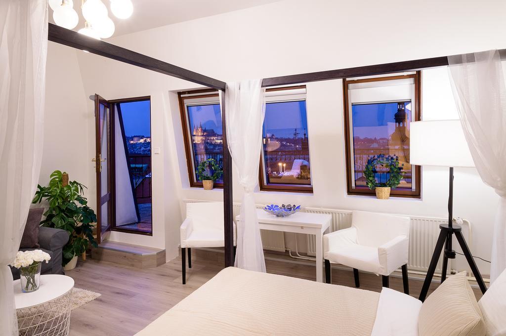 A/C + Terrace Breakfast At Tiffany'S Apartment Prague Exterior photo